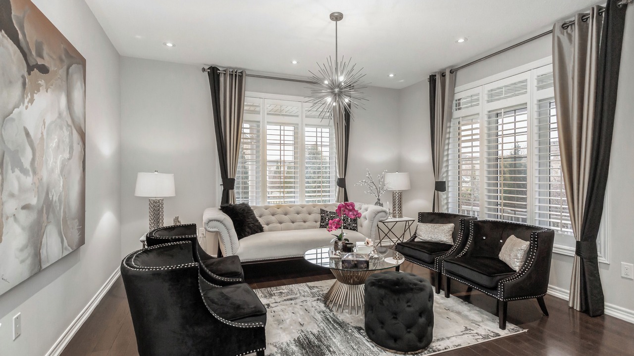 Photo of Livingroom in Churchill Meadows
