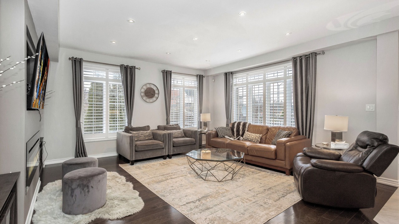 Photo of Livingroom in Churchill Meadows