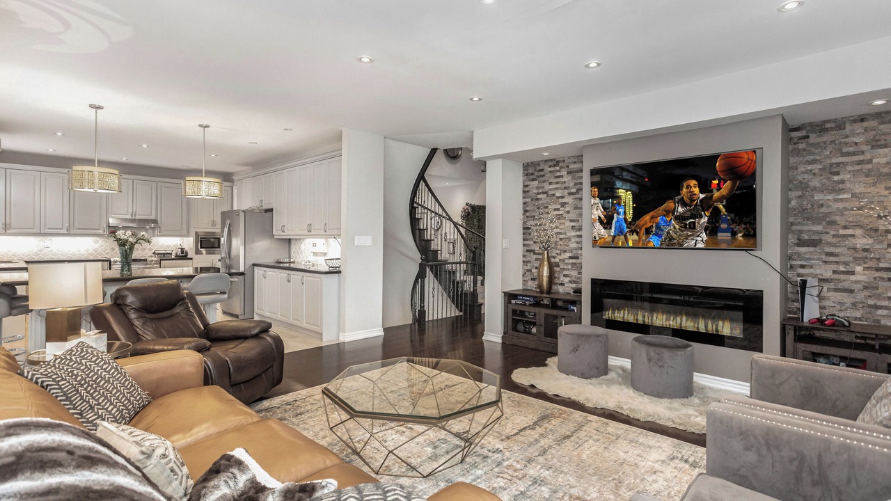 Photo of Livingroom in Churchill Meadows