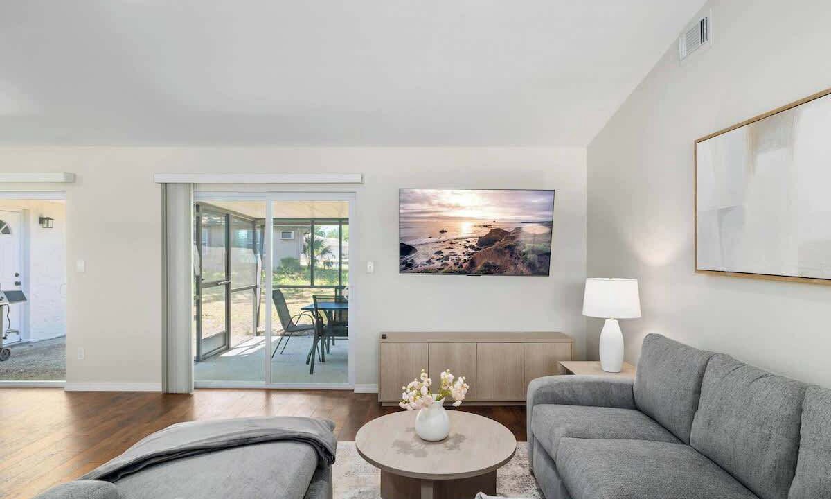 Photo of Livingroom in Wesley Chapel