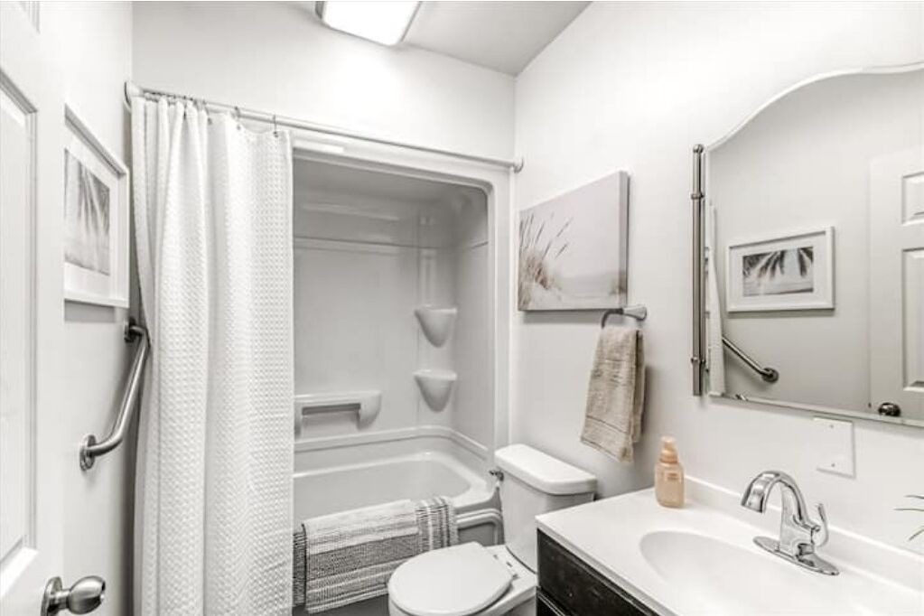 Photo of Bathroom in Garson
