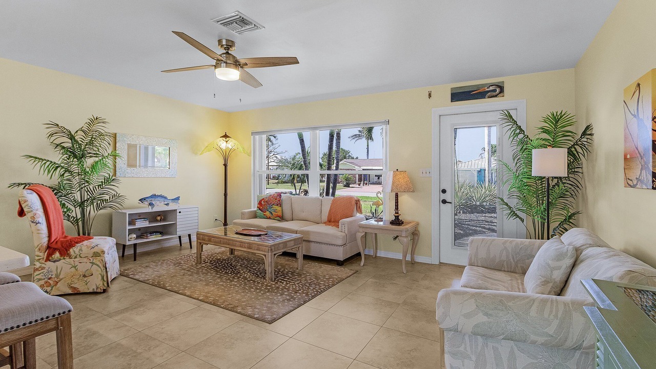 Photo of Livingroom in Saint James City
