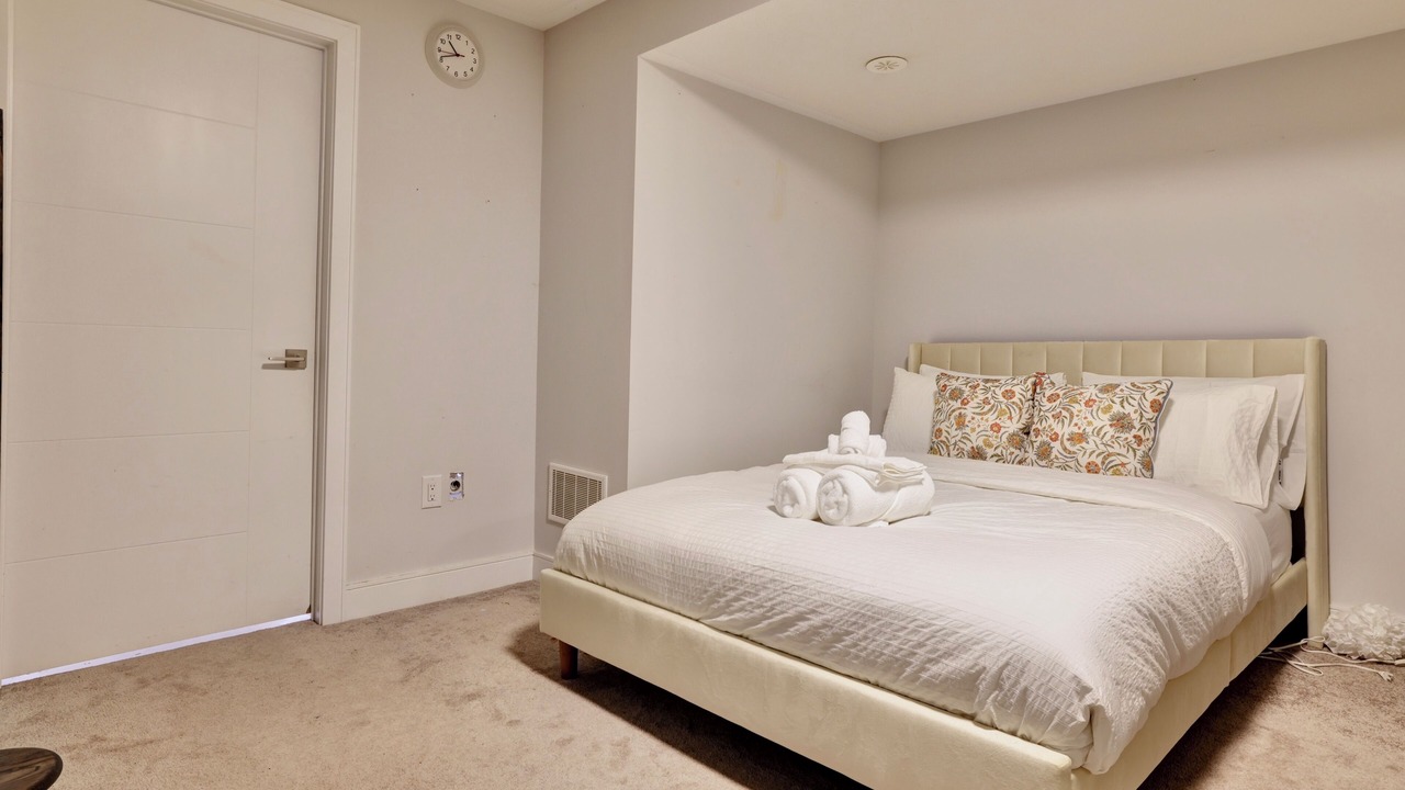 Photo of Bedroom in Lakeview