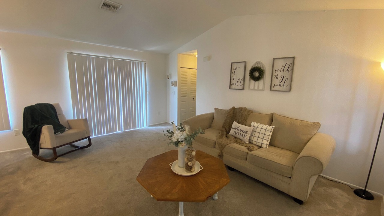 Photo of Livingroom in LaBelle