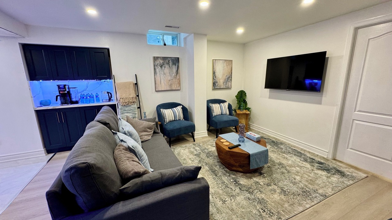 Photo of Livingroom in Erin Mills