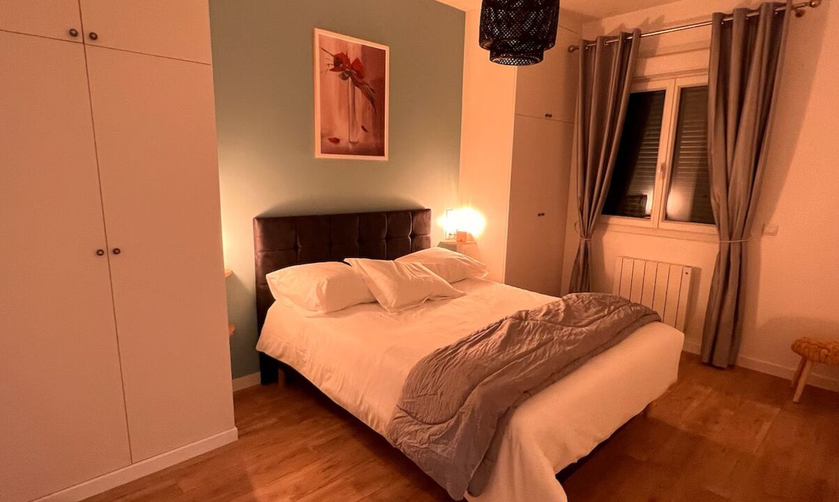 Photo of Bedroom in L'Economie