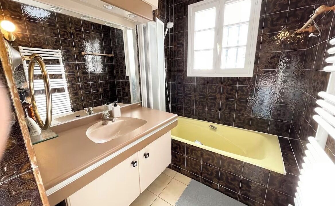 Photo of Bathroom in Thiais