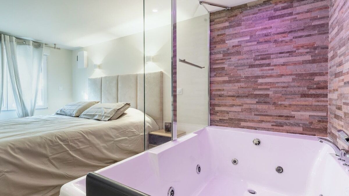 Photo of Bedroom in Villeneuve-le-Roi