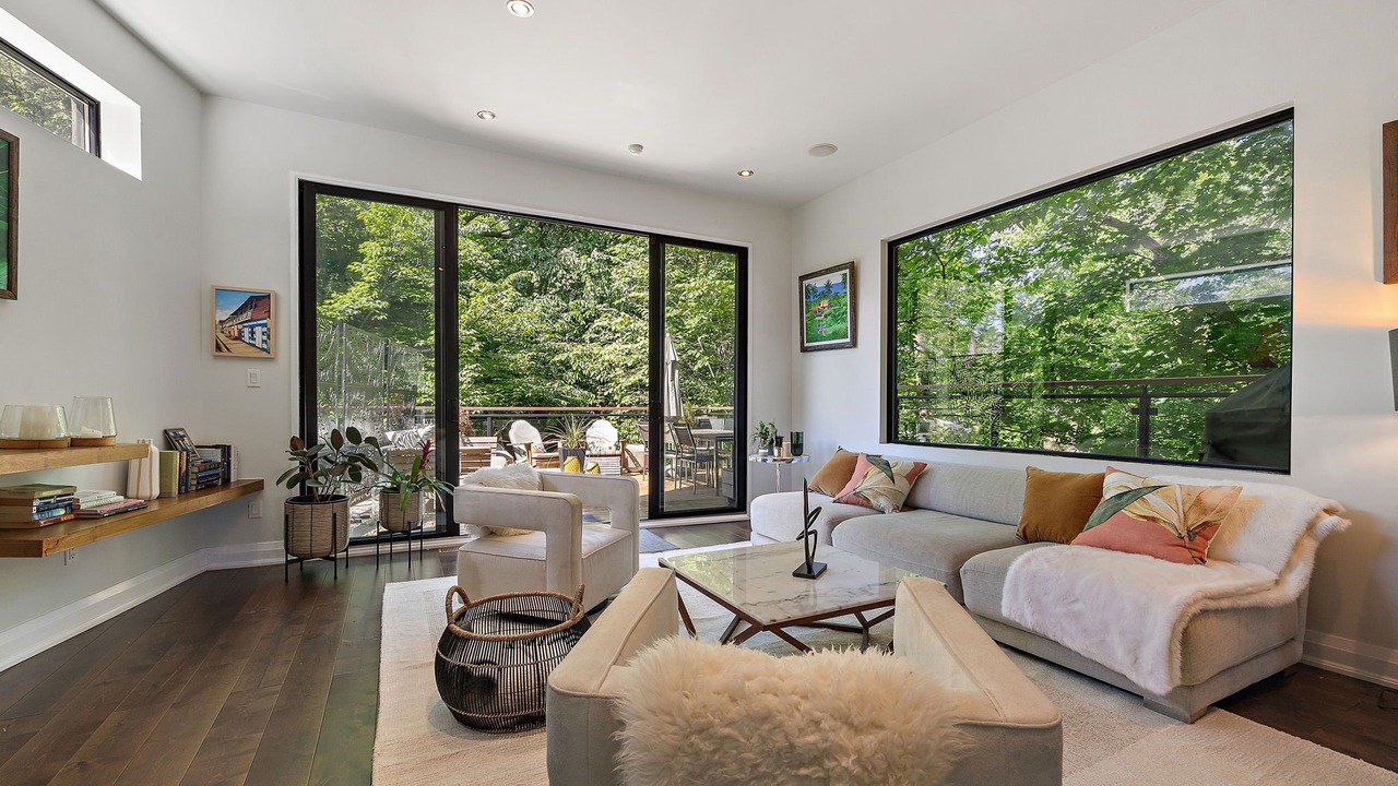 Photo of Livingroom in Lytton Park