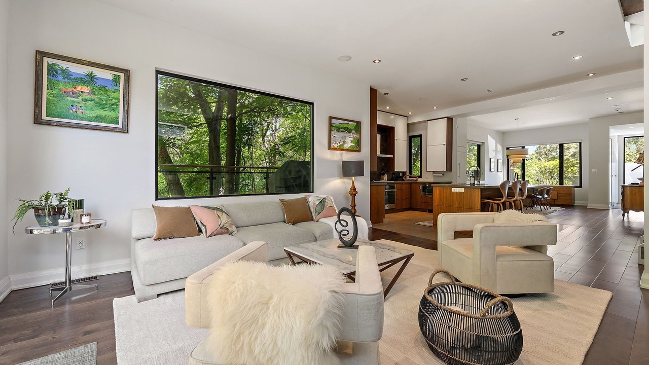 Photo of Livingroom in Lytton Park
