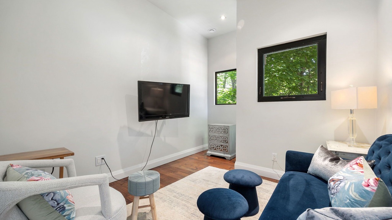 Photo of Livingroom in Lytton Park