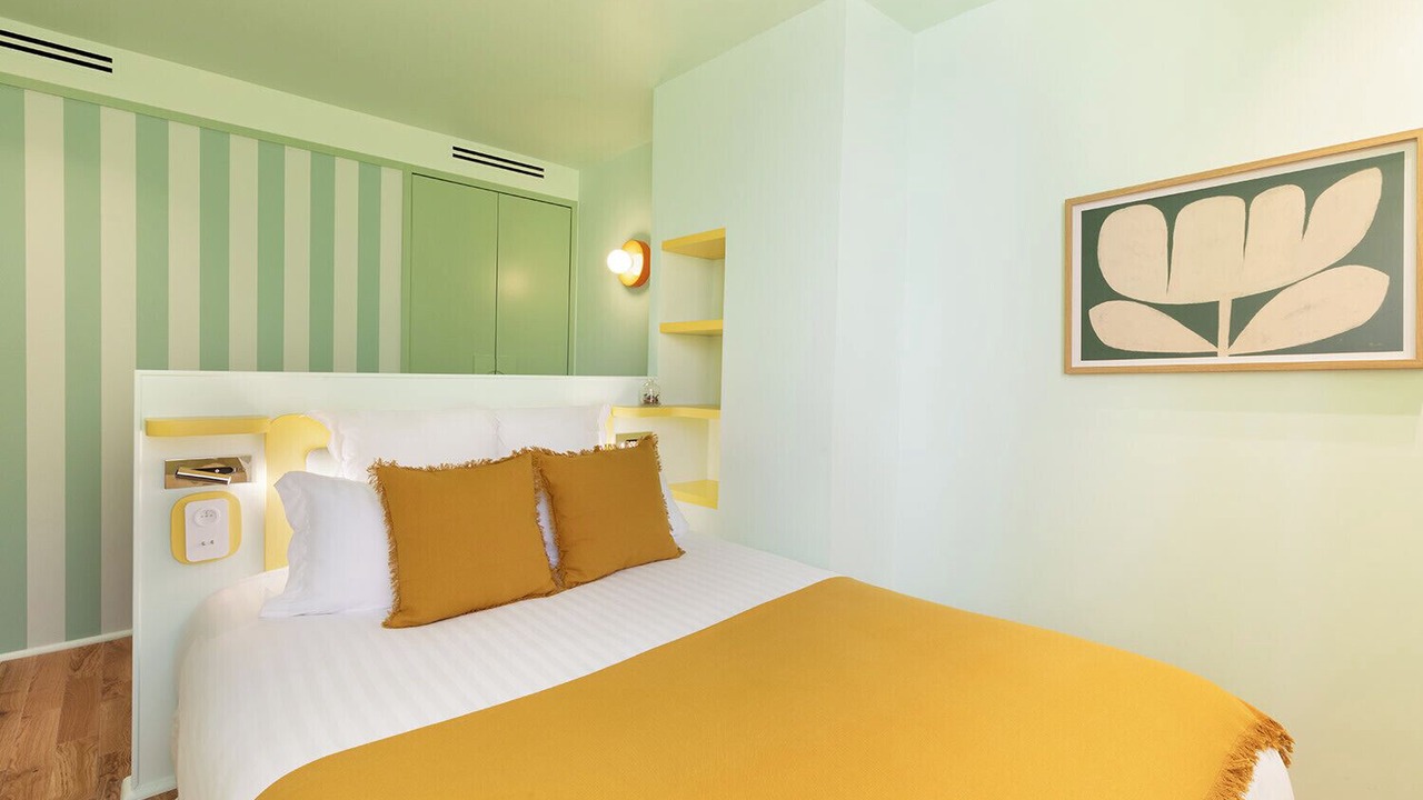 Photo of Bedroom in 8th Arrondissement