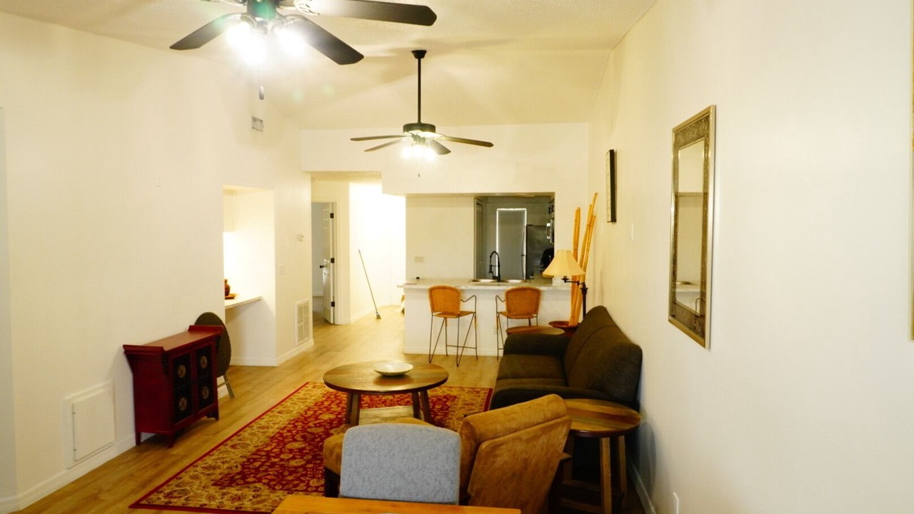 Photo of Livingroom in Oak Ridge