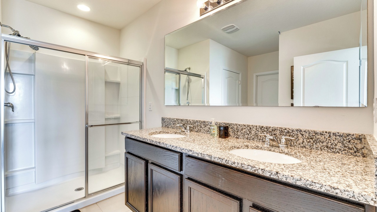 Photo of Bathroom in Buena Ventura Lakes