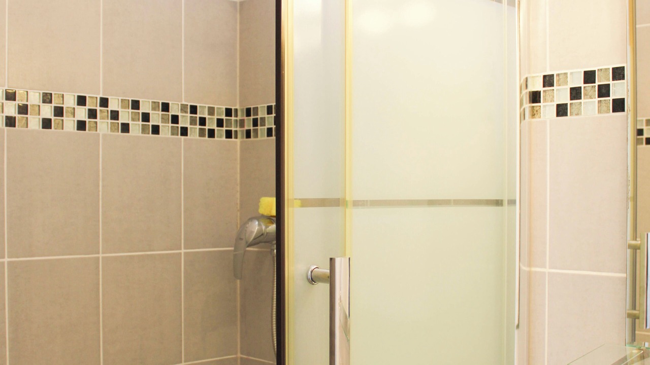 Photo of Bathroom in Saint-Ouen
