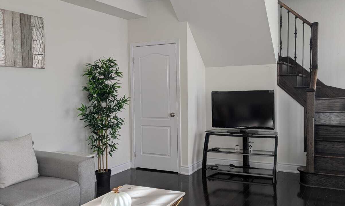 Photo of Livingroom in East Credit