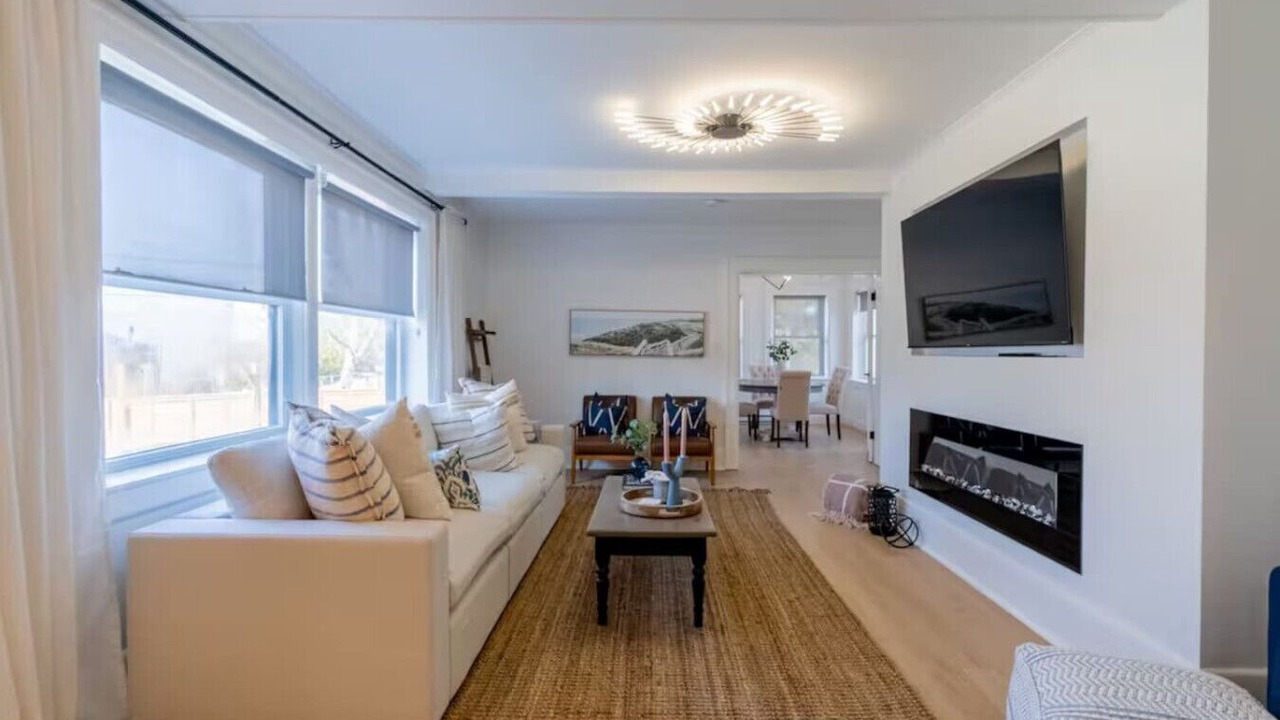 Photo of Livingroom in Grand Bend