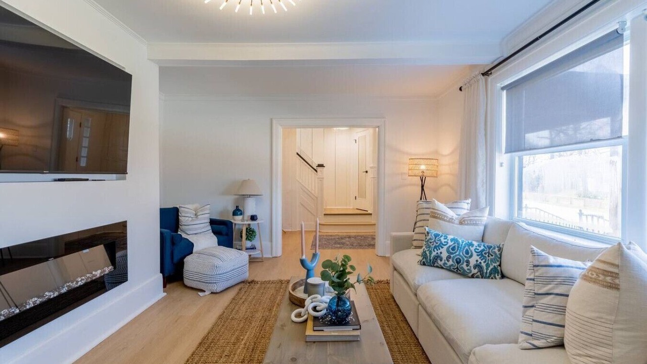 Photo of Livingroom in Grand Bend