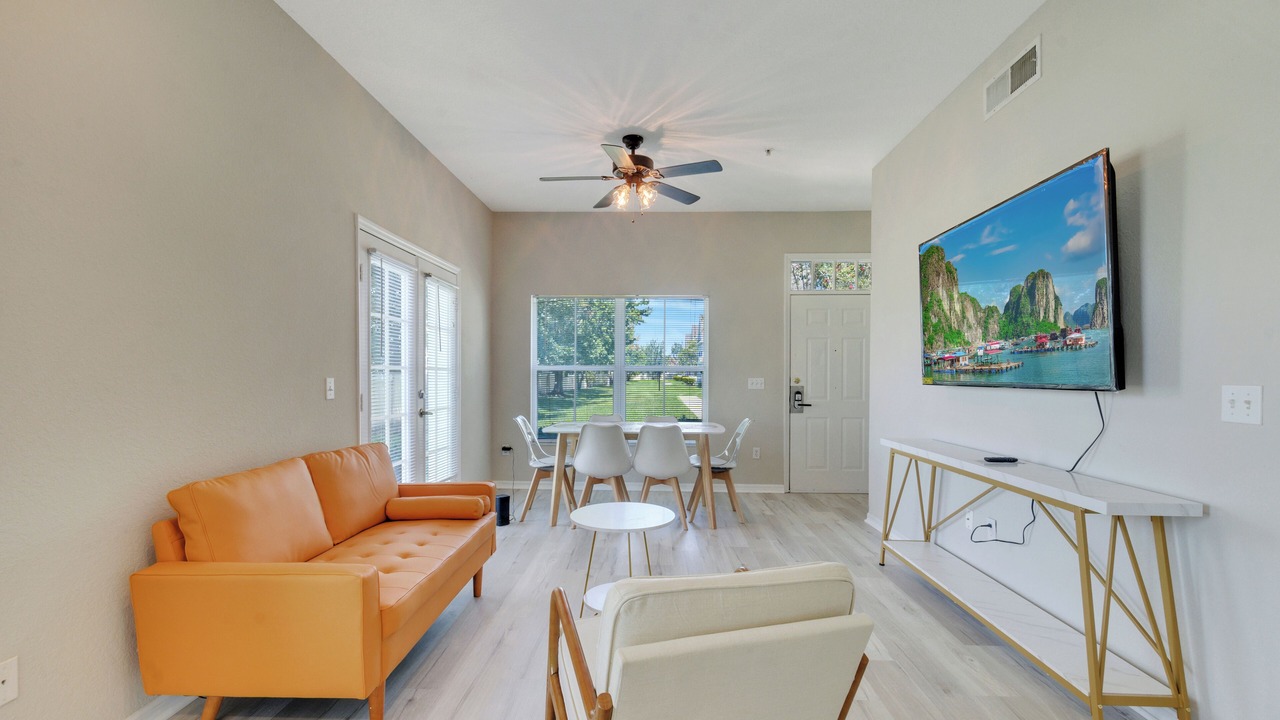 Photo of Livingroom in Venetian Bay Villages