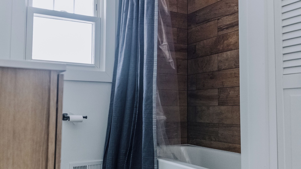 Photo of Bathroom in Linntown