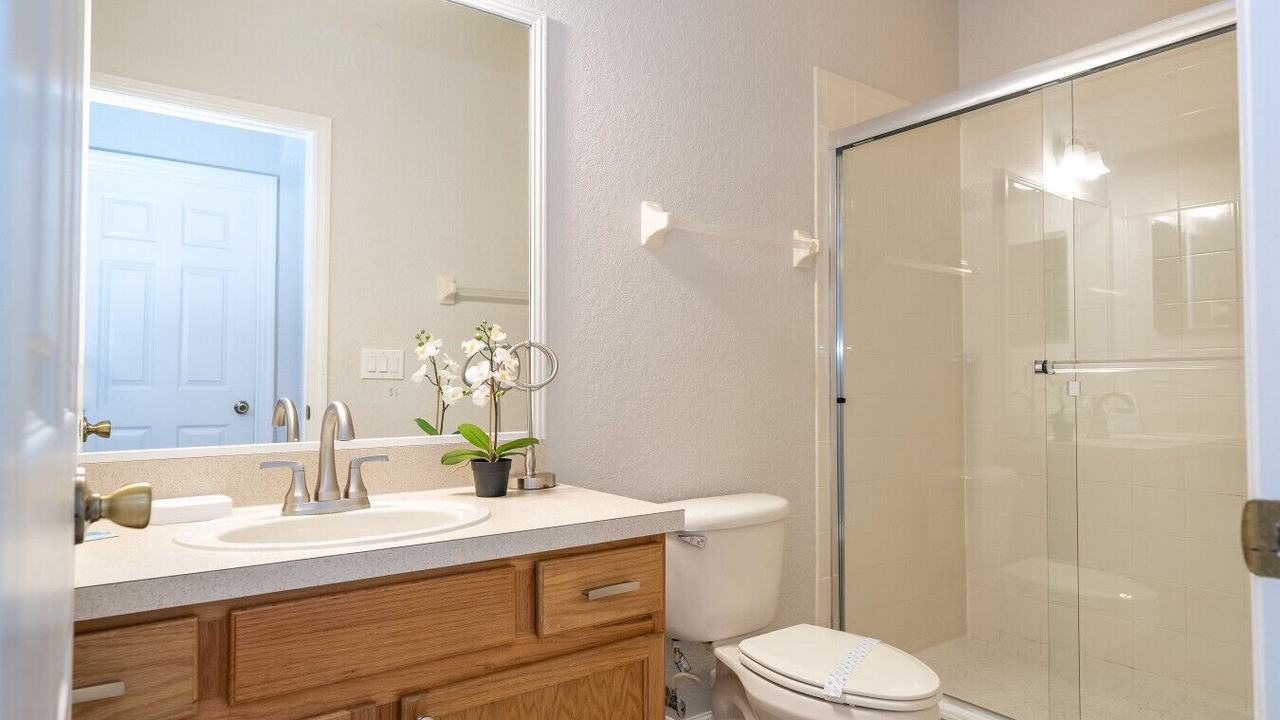 Photo of Bathroom in Trafalgar Village