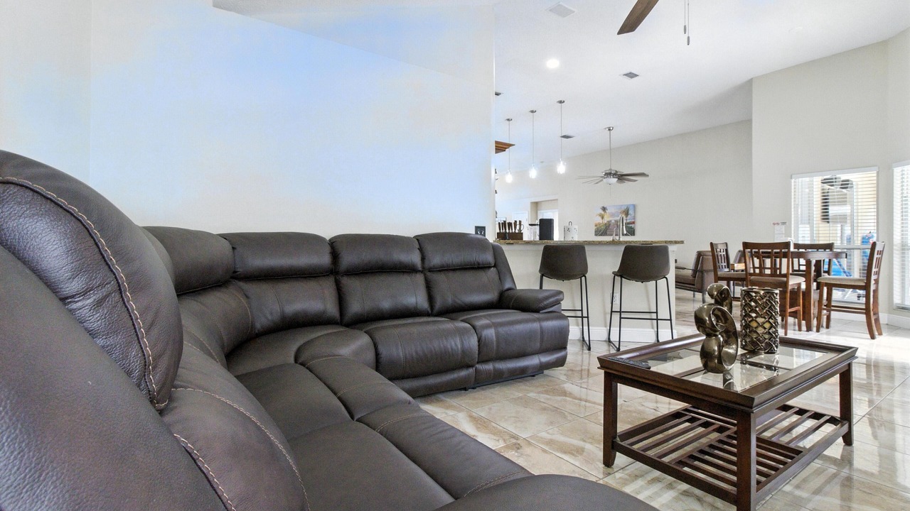 Photo of Livingroom in Town 'n' Country