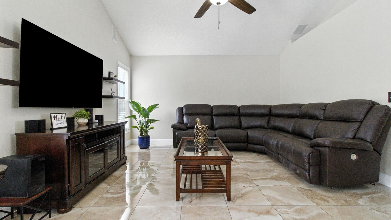 Photo of Livingroom in Town 'n' Country