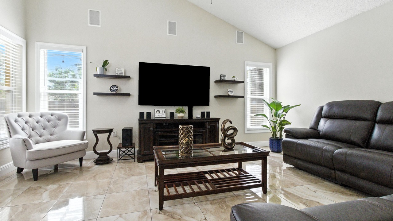Photo of Livingroom in Town 'n' Country
