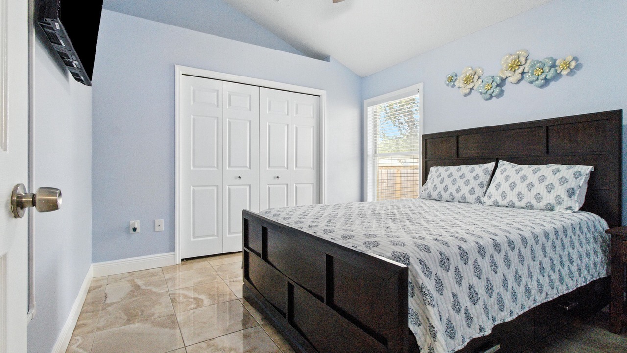 Photo of Bedroom in Town 'n' Country