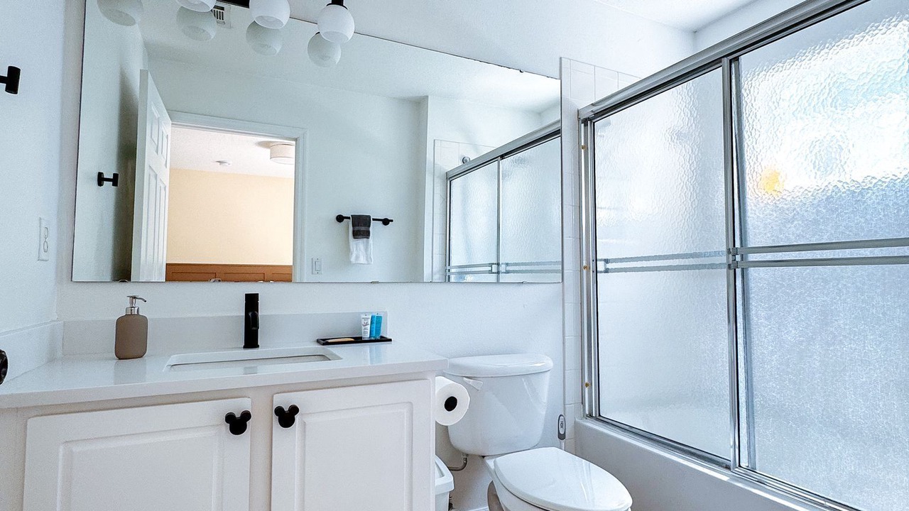 Photo of Bathroom in Seasons