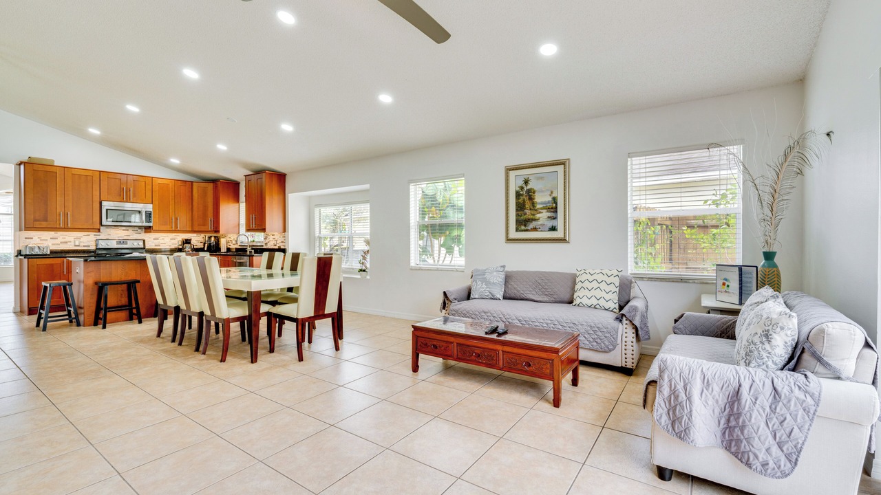 Photo of Bedroom in Lake Davenport Estates