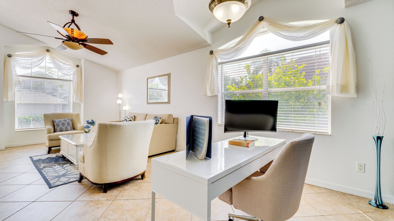 Photo of Livingroom in Lake Davenport Estates