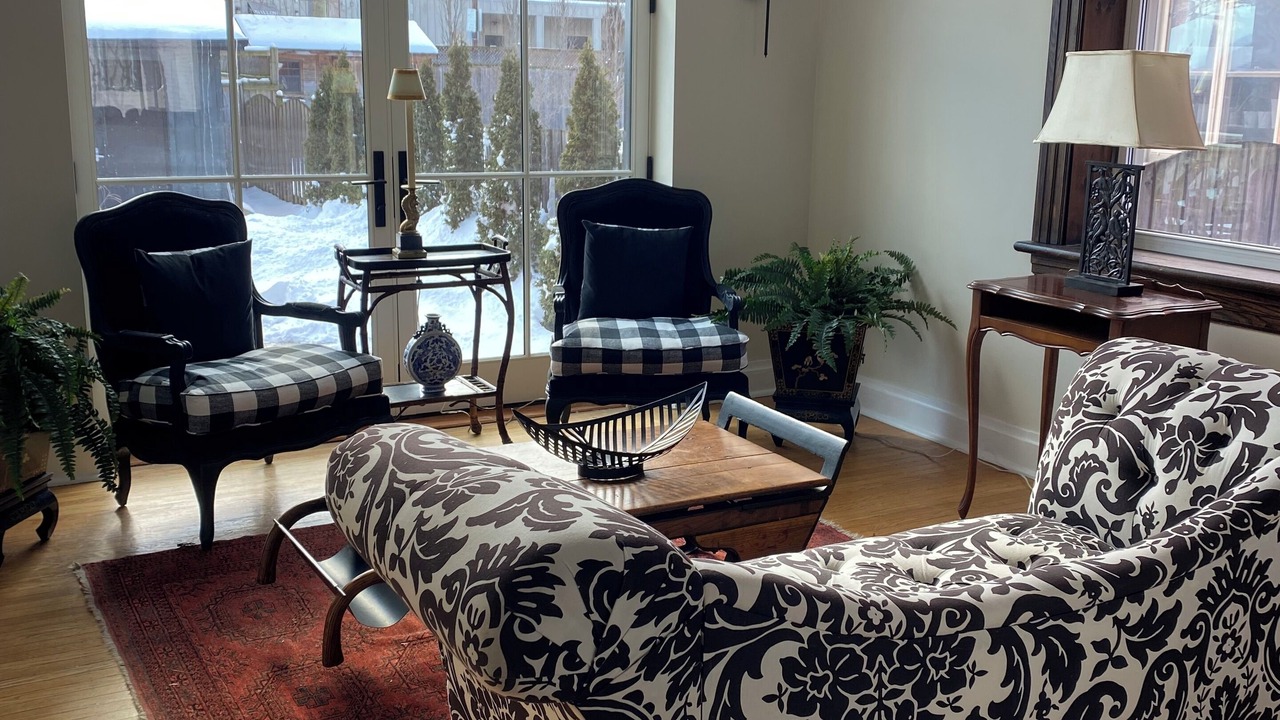 Photo of Livingroom in Dundas