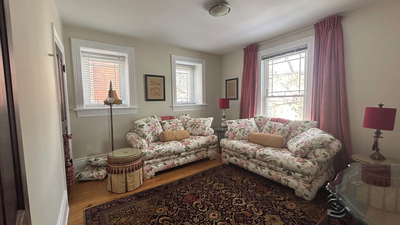 Photo of Livingroom in Dundas
