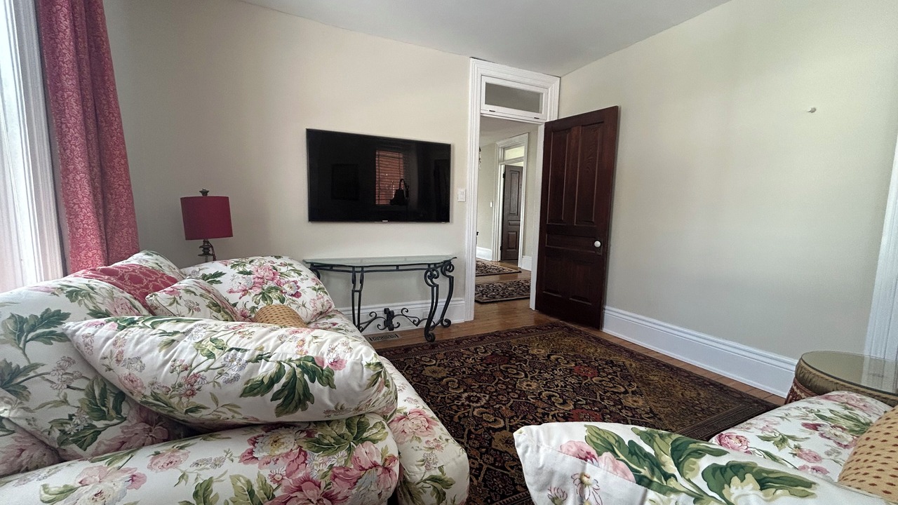 Photo of Livingroom in Dundas