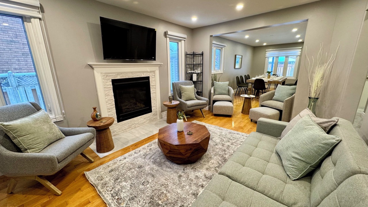 Photo of Livingroom in Erin Mills