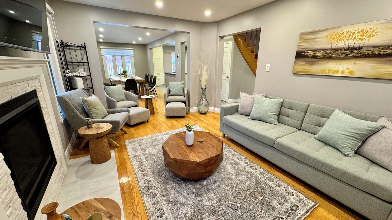 Photo of Livingroom in Erin Mills