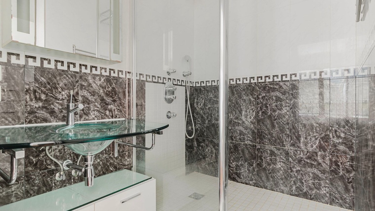 Photo of Bathroom in Quartier de l'Ecole-Militaire