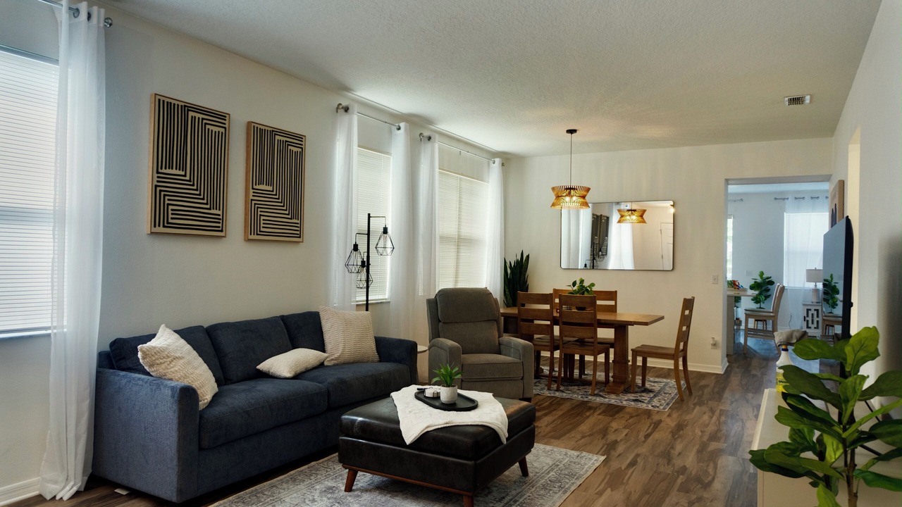 Photo of Livingroom in Legacy Park