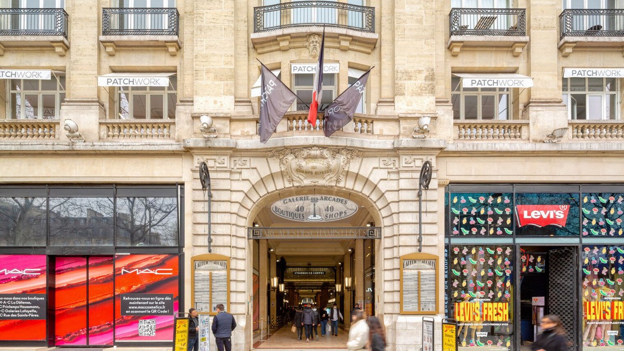 Photo of Others in Champs-Elysees