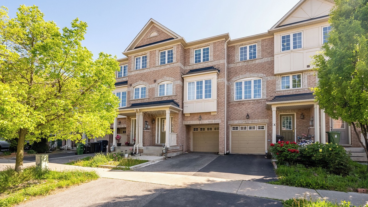 Photo of Outdoor in Clairlea - Birchmount