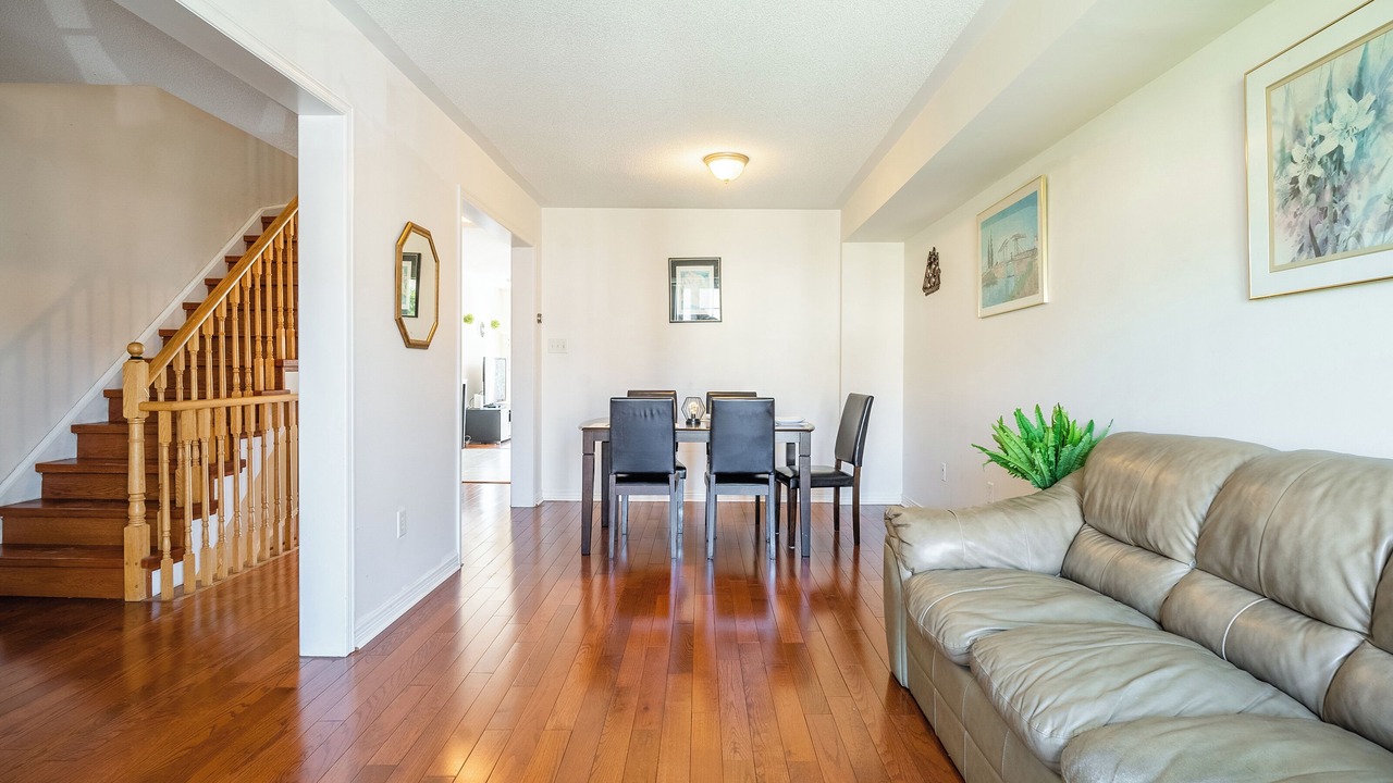 Photo of Livingroom in Clairlea - Birchmount