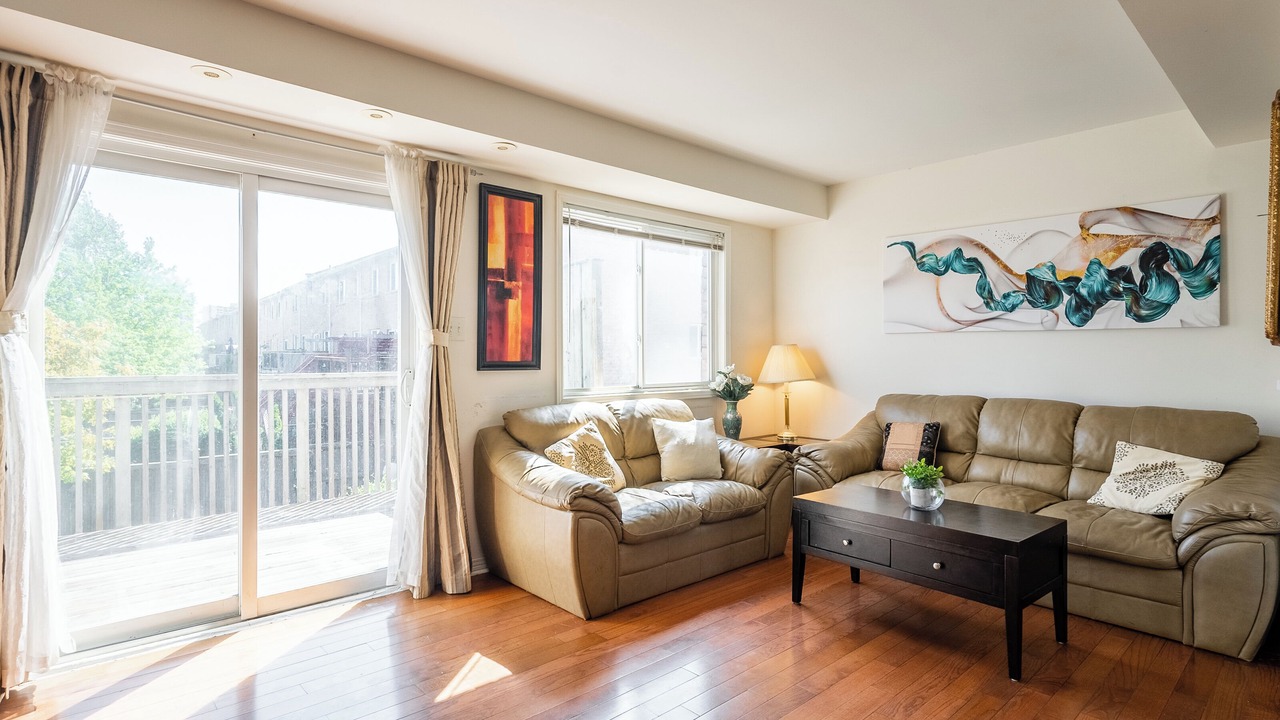 Photo of Livingroom in Clairlea - Birchmount