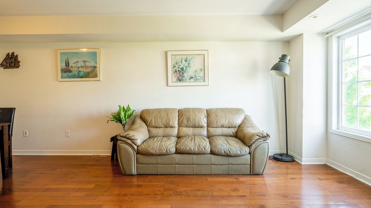 Photo of Livingroom in Clairlea - Birchmount