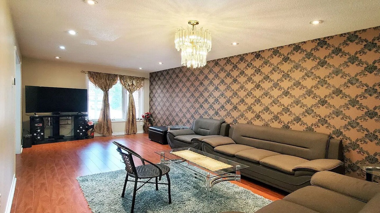 Photo of Livingroom in East Credit