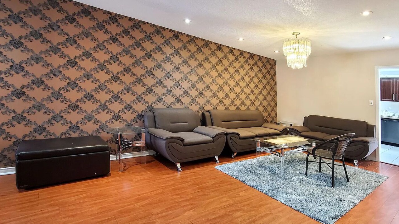 Photo of Livingroom in East Credit