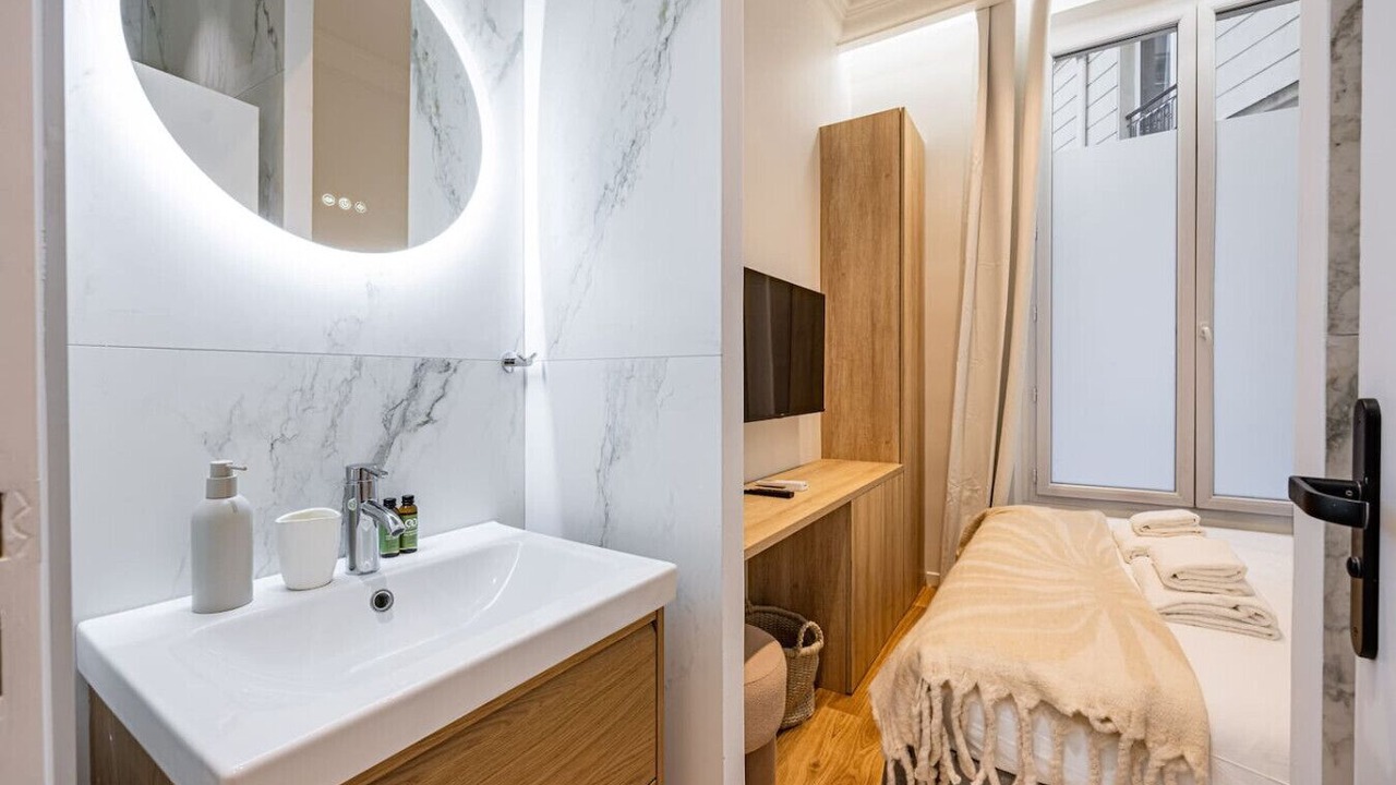 Photo of Bedroom in Notre-Dame-des-Champs