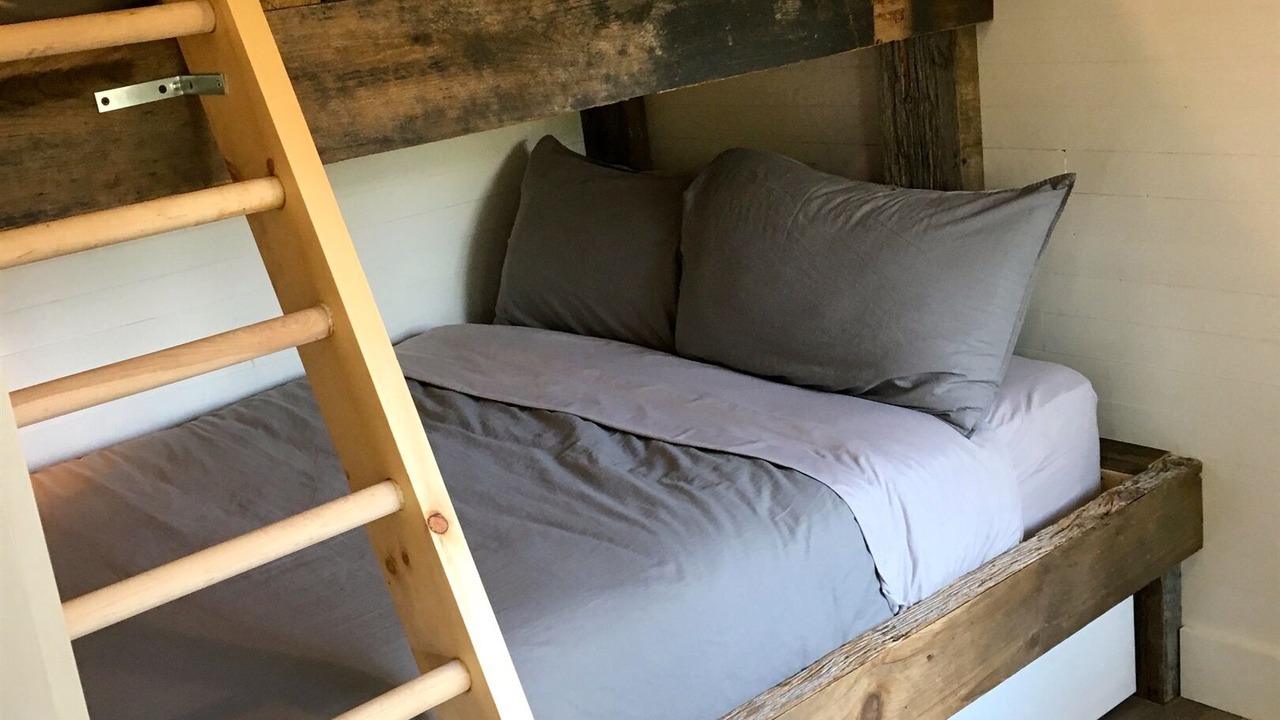 Photo of Bedroom in Lansdowne