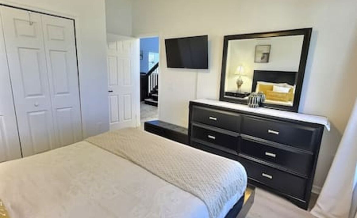 Photo of Bedroom in Crescent Lakes
