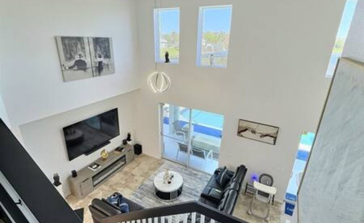 Photo of Livingroom in Crescent Lakes